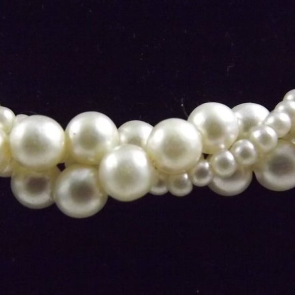 Vintage Off-White Ivory Tone Faux Pearls - Picture 2 of 4